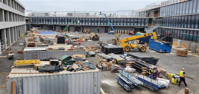 PROGRESS CONTINUES ON AIRPORT POLICE HEADQUARTERS, PARKING STRUCTURE