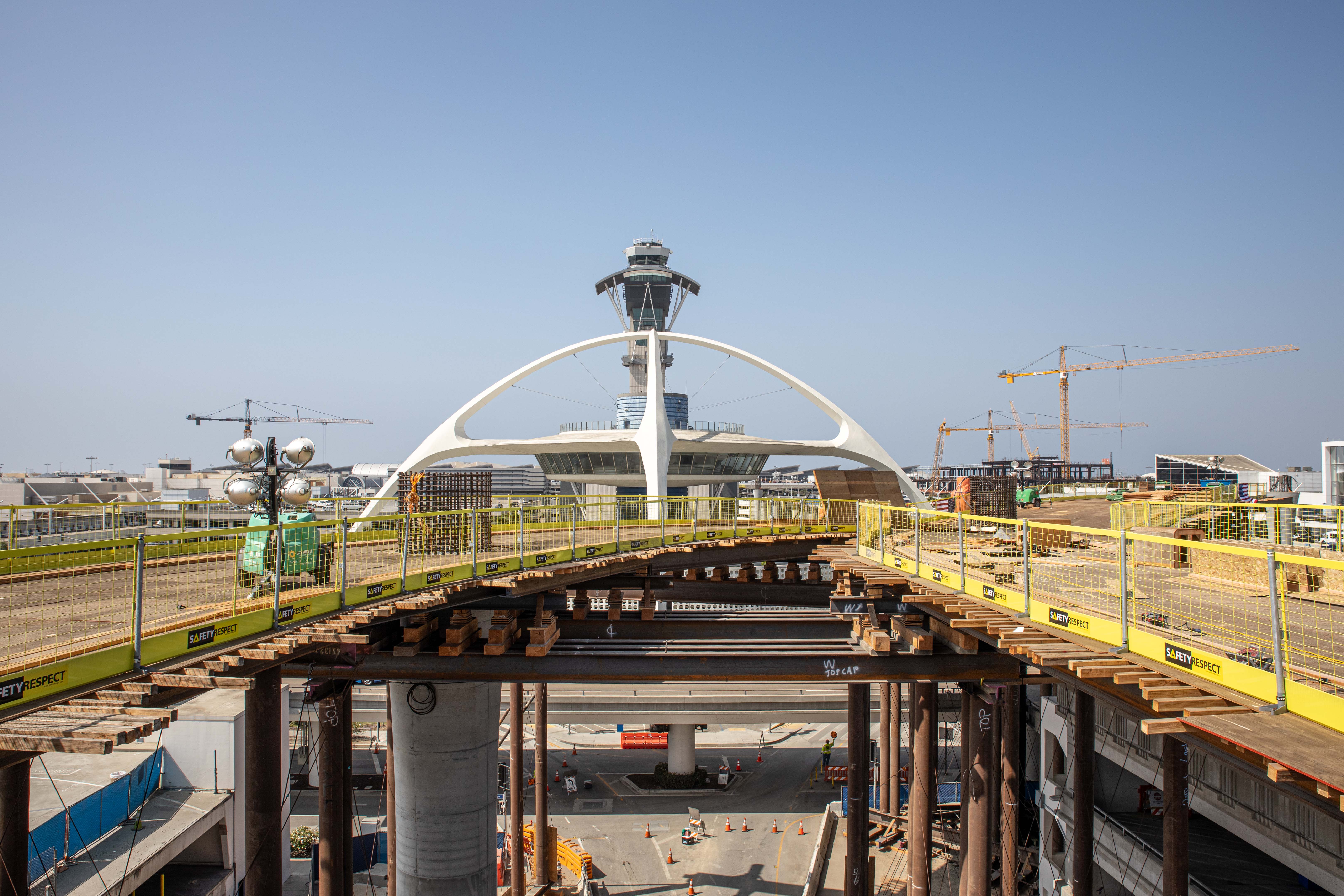 Falsework delineates where the guideway will converge west of the future East CTA station.