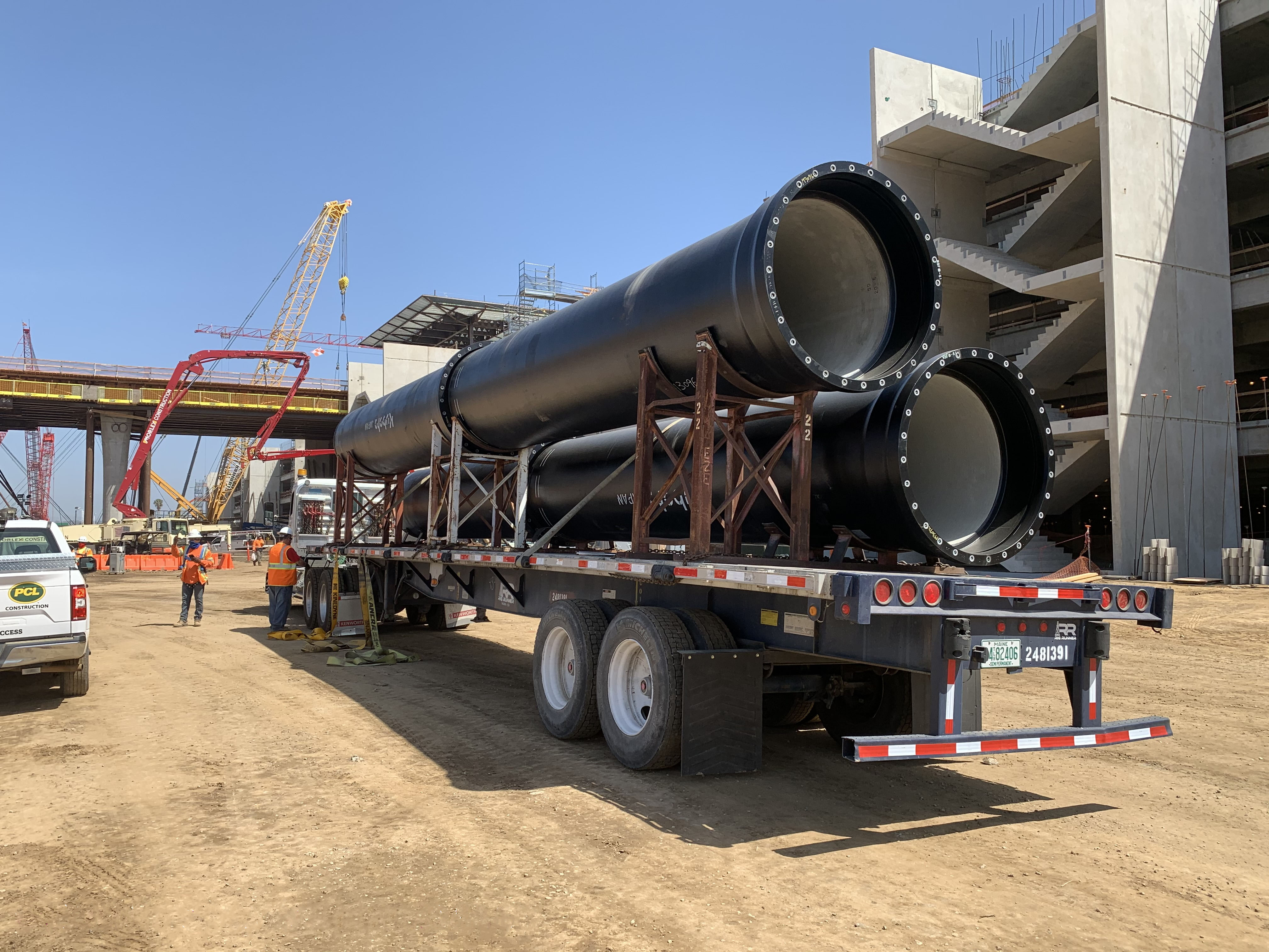 Delivery of four 48-inch Earthquake Resistant Ductile Iron Pipe sections at the Consolidated Rent-A-Car facility for the Los Angeles Department of Water and Power’s Century Trunk Line Project. 