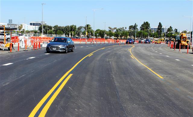 An 800-foot section of Jetway Boulevard, between Westchester Parkway and the future 94th Street, has opened to serve the relocated Avis Rental Cars lot and the ride app holding lot. 